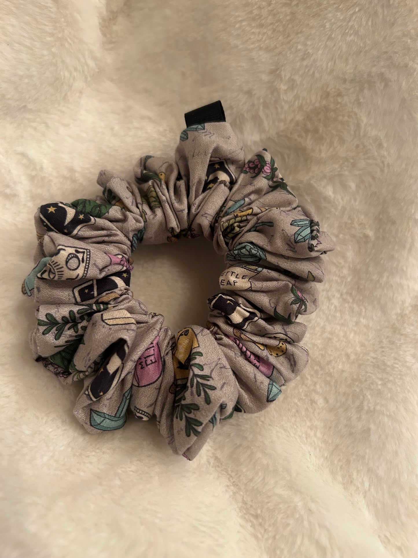 Apothecary scrunchie