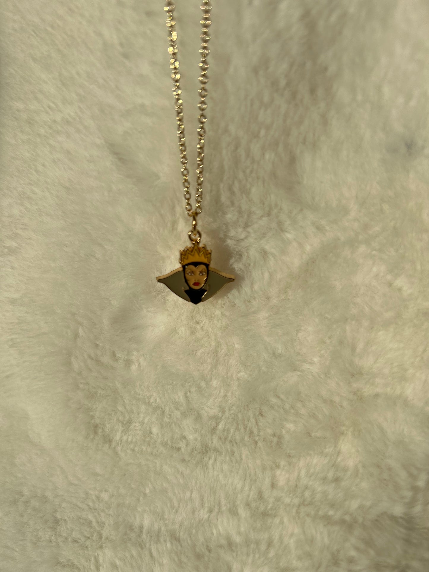 Evil queen necklace