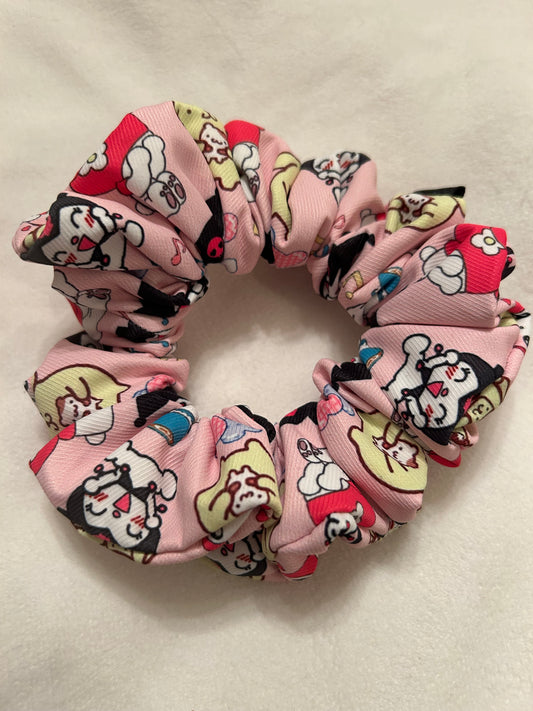 Pink pompompurin and friends scrunchie