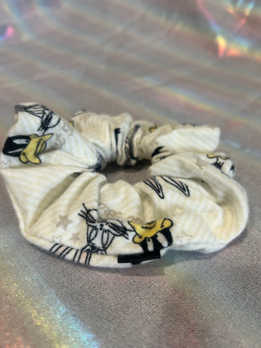 Bugs and Daffy scrunchie